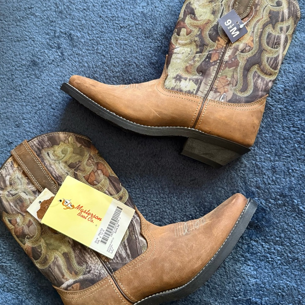 Margaritaville Women's Brown and Green Heeled Boots